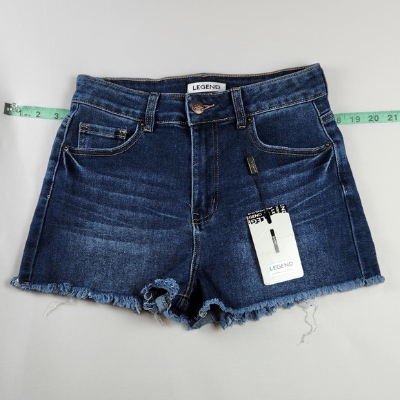 Women's  Legend Denim Jean Cutoffs Sz M NWT - Picture 1 of 6